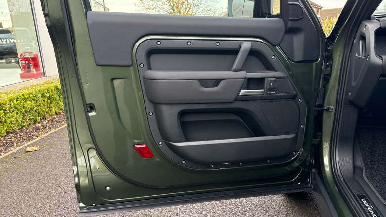 Land Rover Defender 3.0 D250 X-Dynamic SE 90 3dr Auto Diesel Estate